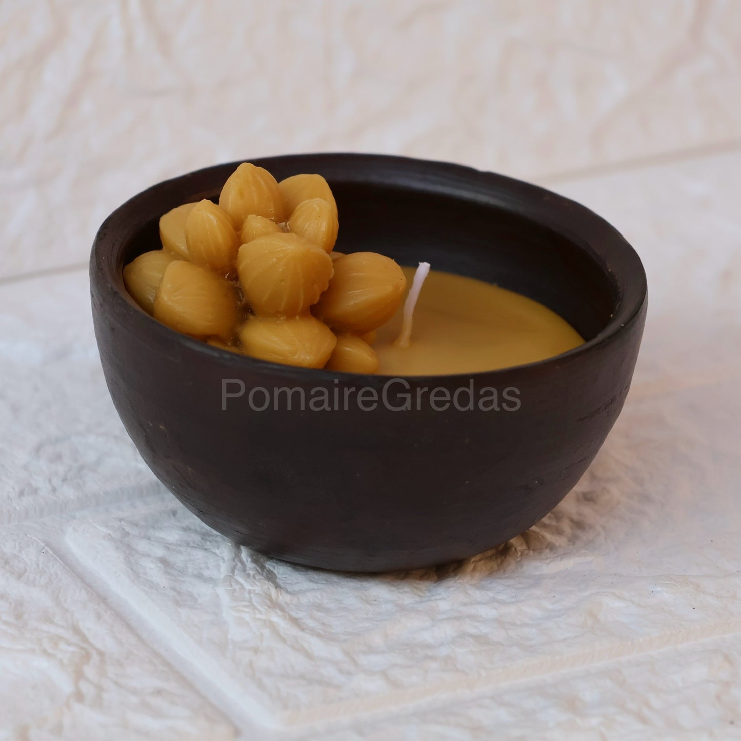 Vela cera de abeja y flor