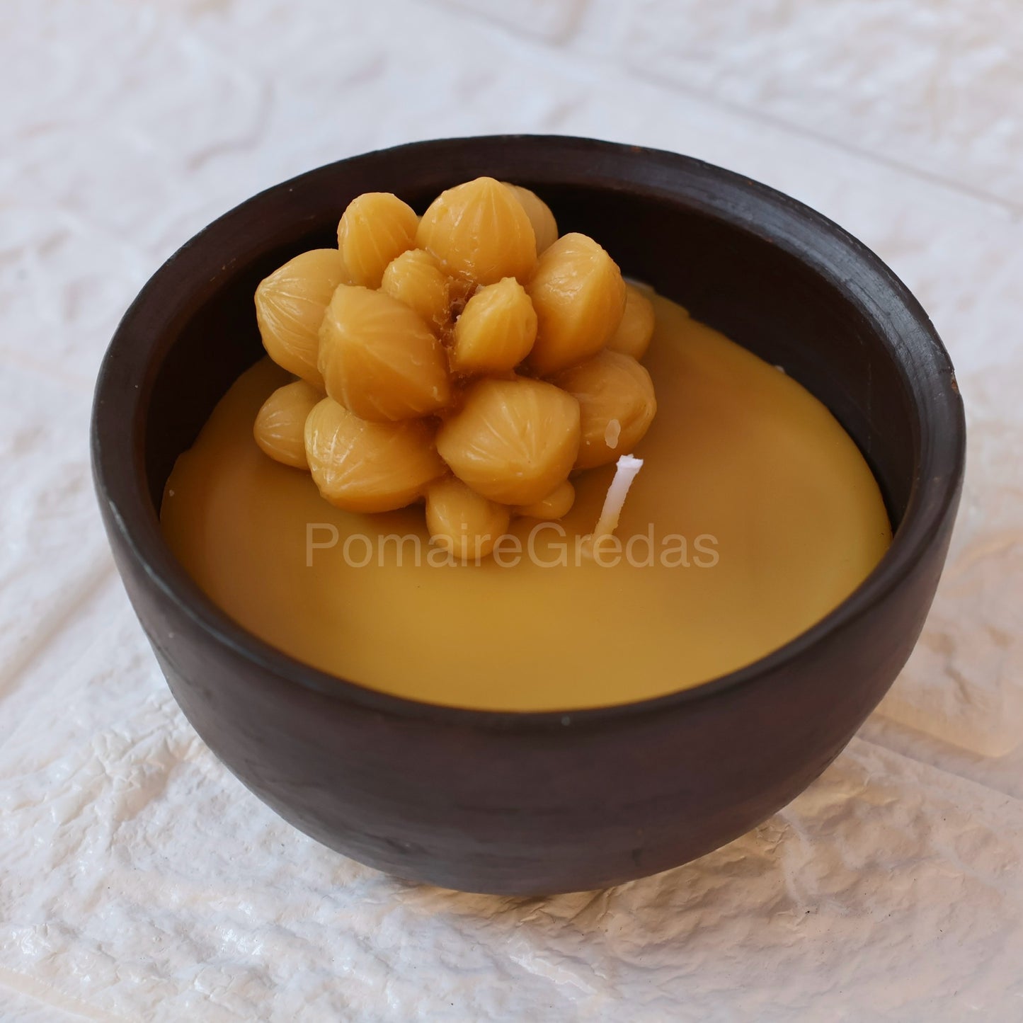 Vela cera de abeja y flor