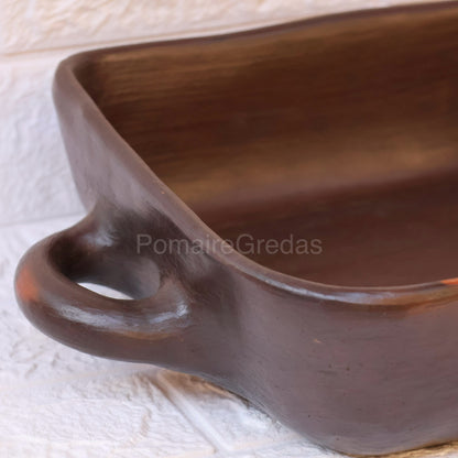 Fuente triangular grande