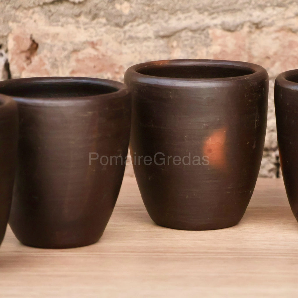 Vaso de greda negro